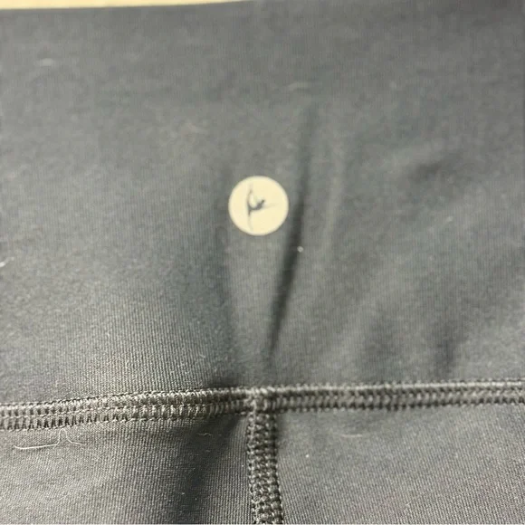 90 degrees by Reflex "Prove Them Wrong" Black Stripped Cropped Leggings Medium - Picture 4 of 7